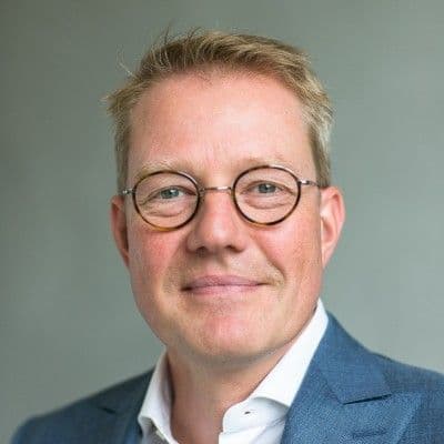 Dr Hans van Eenennaam